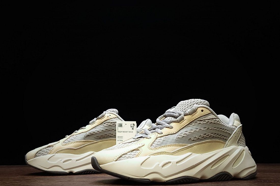 Yeezy 700 V2 Cream Fake/Rep to Buy Right Now (3)